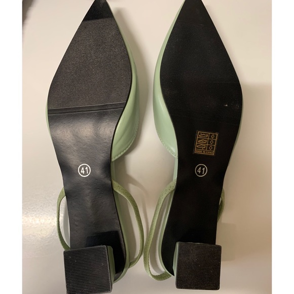 Minimalist Point Toe Slingback Pumps - Picture 9 of 9